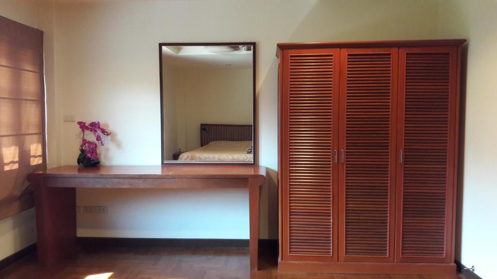 Jon Thaihouse HHQ Extérieur photo
