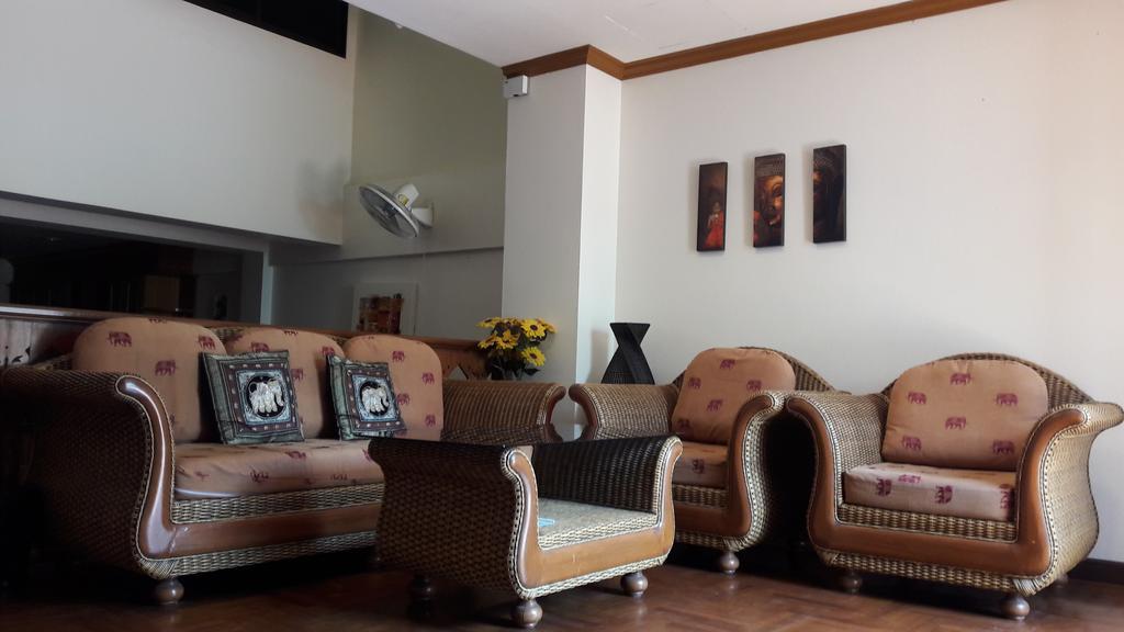 Jon Thaihouse HHQ Extérieur photo