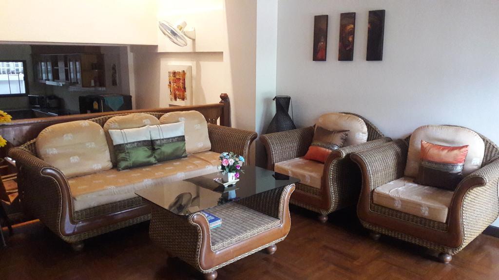 Jon Thaihouse HHQ Extérieur photo